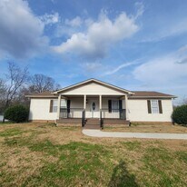 8095 Nashville Hwy in Baxter, TN - Building Photo