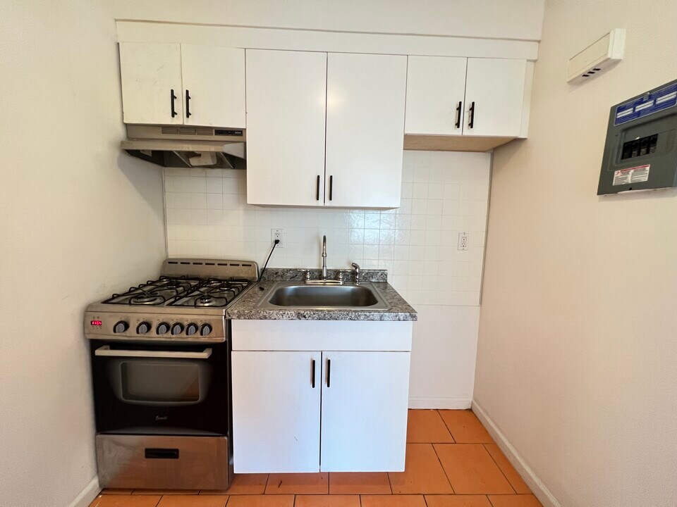 85 Wagner Pl, Unit B2 Photo