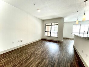 2222 Smith St in Houston, TX - Building Photo - Building Photo