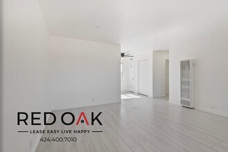 7915 Vineland Ave, Unit 20 in Los Angeles, CA - Building Photo - Building Photo