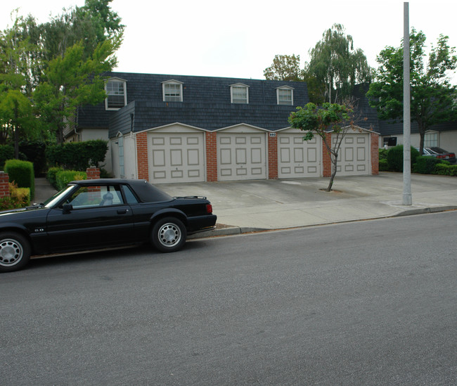 990 Mangrove Ave in Sunnyvale, CA - Building Photo - Building Photo