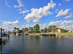 2150 Aruba Ave in Ft. Myers, FL - Foto de edificio - Building Photo