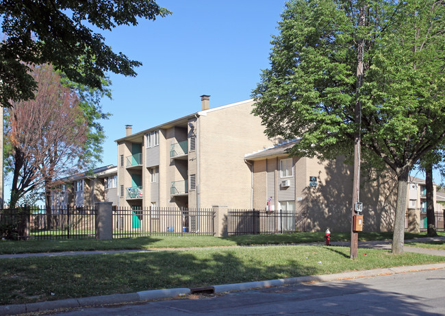 Greenbelt Place in Toledo, OH - Building Photo - Building Photo