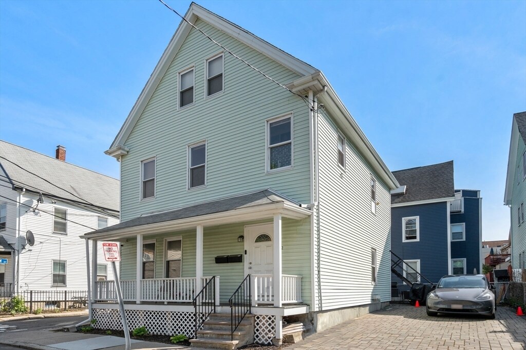 32 Richardson St in Somerville, MA - Building Photo