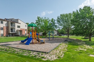 Indian Ridge Apartments in Davenport, IA - Building Photo - Building Photo