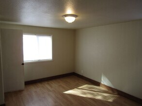 691 NW 9th St in Prineville, OR - Building Photo - Building Photo