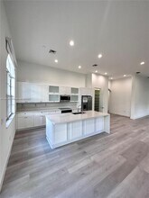 11123 NW 71st Terrace in Doral, FL - Building Photo - Building Photo
