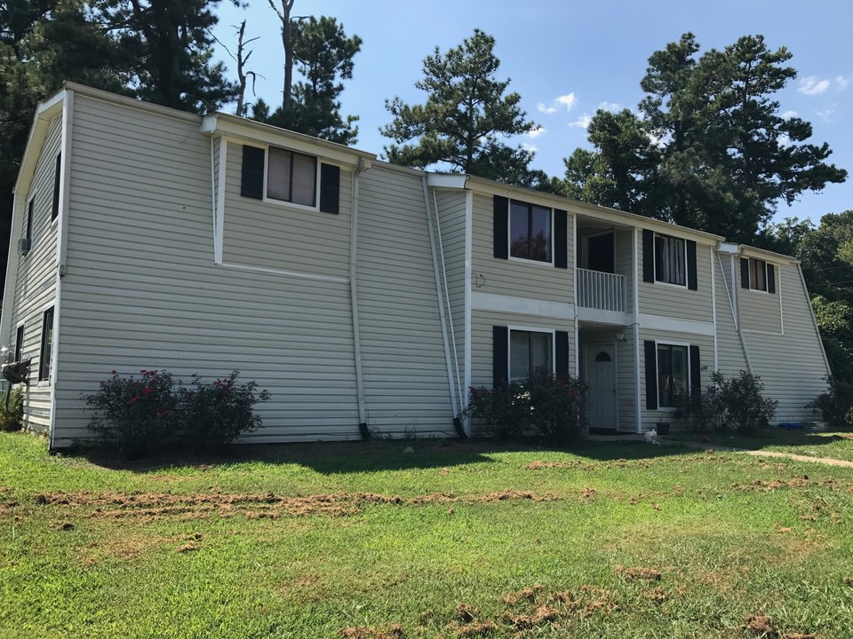 Oakwood Village in Oakwood, GA - Building Photo