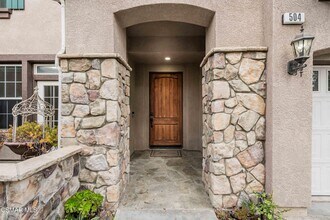 504 Rustic Hills Dr in Simi Valley, CA - Building Photo - Building Photo