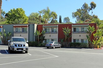 Santa Fe Terrace in San Diego, CA - Foto de edificio - Building Photo
