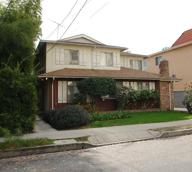 11208 Huston St in North Hollywood, CA - Foto de edificio - Building Photo