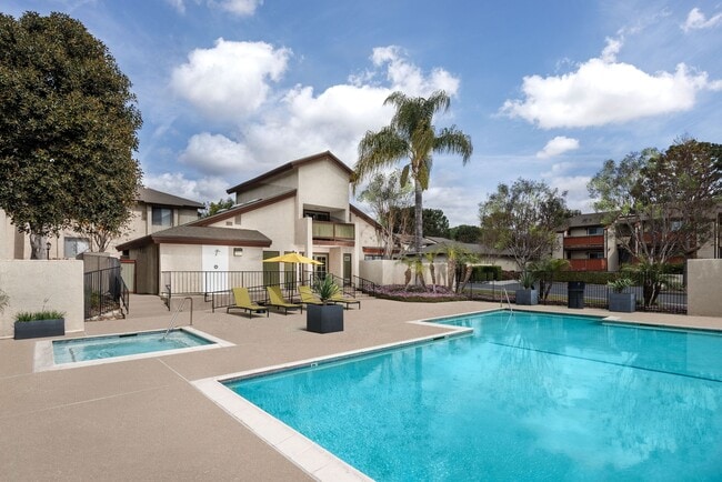 Brighton Park Apartments in Claremont, CA - Building Photo - Building Photo