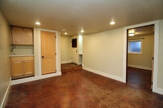 4815 SE 75th Ave in Portland, OR - Building Photo - Building Photo