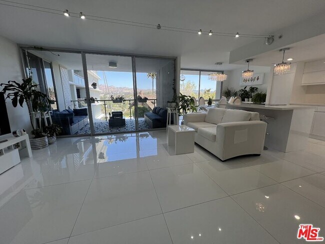 201 Ocean Ave Ext in Santa Monica, CA - Building Photo - Building Photo