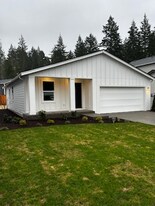 311 NE Belfair Sta in Belfair, WA - Building Photo