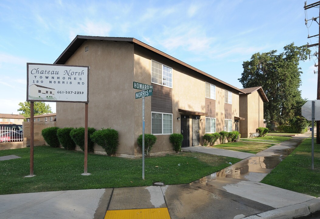 Chateau North Townhomes in Bakersfield, CA - Foto de edificio