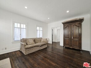 743 N Orange Dr in Los Angeles, CA - Building Photo - Building Photo