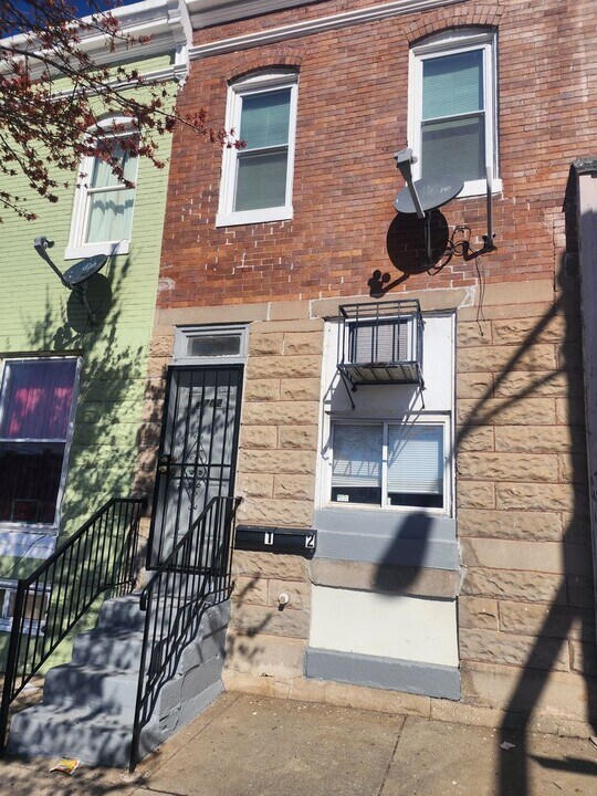 2702 Wilkens Ave in Baltimore, MD - Building Photo