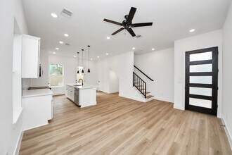 2708 Bostic St in Houston, TX - Foto de edificio - Building Photo