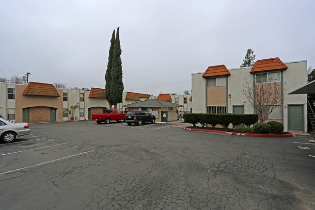 Marconi Vista Apartments in Carmichael, CA - Building Photo - Building Photo