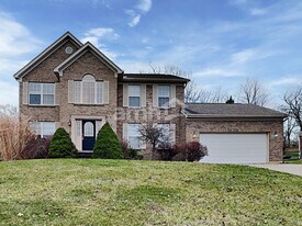 8518 Woodcreek Dr in Florence, KY - Building Photo