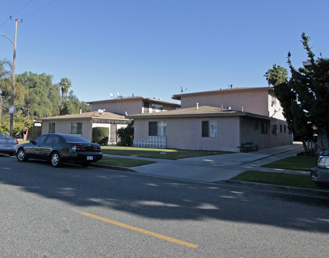 13102 Benton St in Garden Grove, CA - Foto de edificio - Building Photo