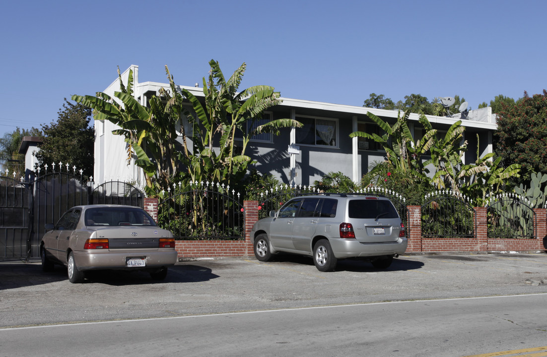 6027 Cahuenga Blvd in North Hollywood, CA - Building Photo