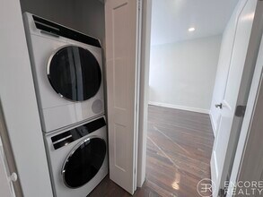 65 Park Dr in Boston, MA - Foto de edificio - Building Photo