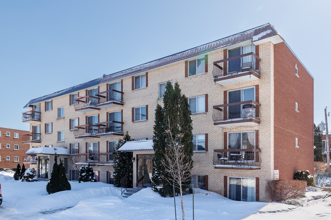 666 Du Trait-Carré Ch in Laval, QC - Building Photo
