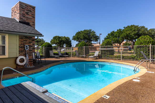 Quail Creek in Lubbock, TX - Building Photo - Building Photo