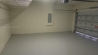 571 SE 37th Pl in Homestead, FL - Building Photo - Building Photo