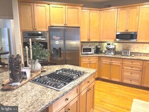 5924 Chesterbrook Rd in McLean, VA - Building Photo - Building Photo