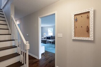 2212 E Queens Way in Bloomington, IN - Foto de edificio - Building Photo