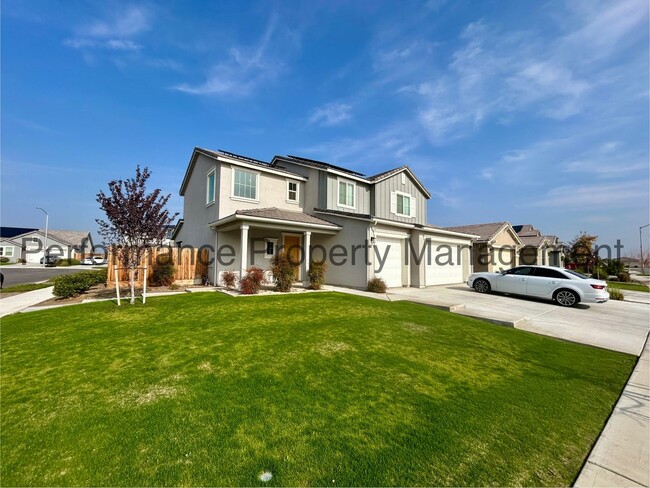 15520 Donostia St in Bakersfield, CA - Building Photo - Building Photo