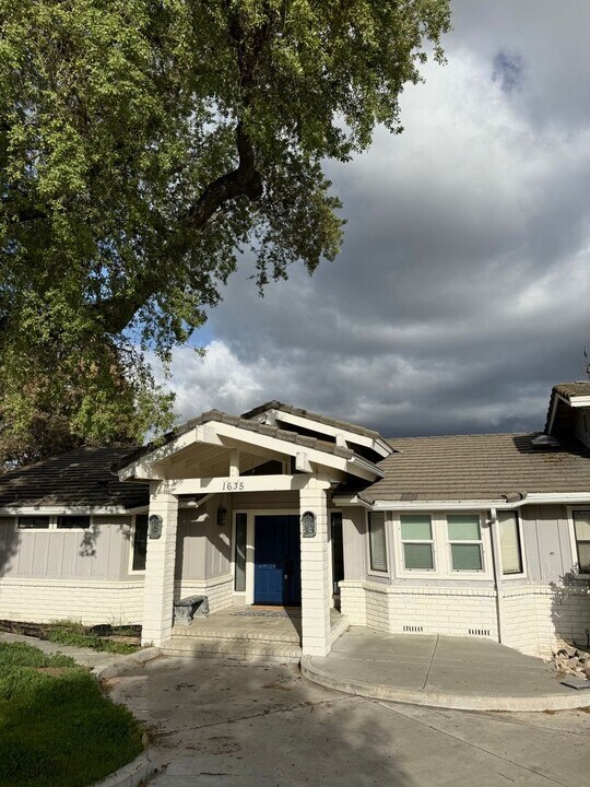 1635 Lyle Ln in Paso Robles, CA - Building Photo