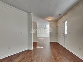6527 Forest Cross Dr in Charlotte, NC - Foto de edificio - Building Photo
