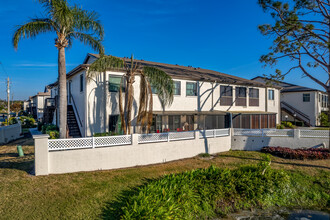 Country Village Condominium in Bradenton, FL - Foto de edificio - Building Photo