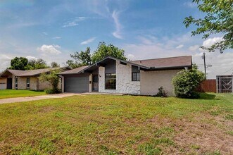 1225 Briarcove Dr in Richardson, TX - Foto de edificio - Building Photo