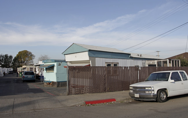 California Mobile Home Parks in Hayward, CA - Building Photo - Building Photo