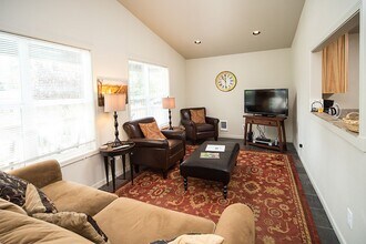 139 SE Heyburn St in Bend, OR - Building Photo - Building Photo