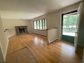 132 Alder Ln in Southington, CT - Building Photo - Building Photo