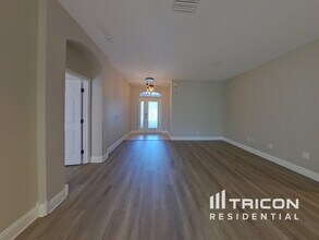 1421 Emerald Hill Way in Valrico, FL - Building Photo - Building Photo