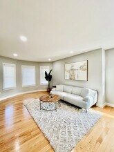 28 Metcalf St in Medford, MA - Building Photo - Building Photo