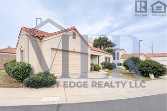 12030 N 40th Way in Phoenix, AZ - Foto de edificio - Building Photo