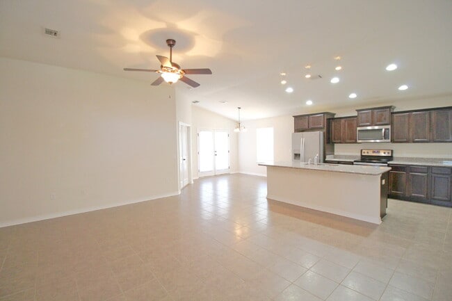 5621 Peach Dr in Milton, FL - Building Photo - Building Photo