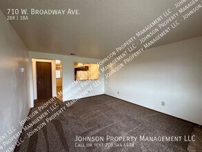 710 W Broadway Ave in Meridian, ID - Building Photo - Building Photo