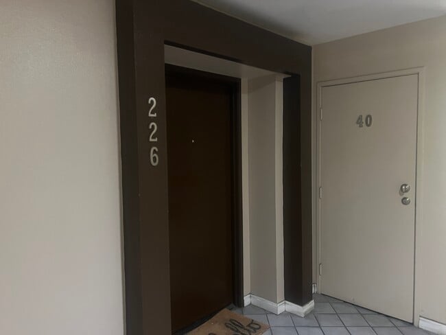 7826 Topanga Canyon Blvd in Canoga Park, CA - Building Photo - Building Photo