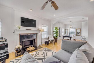 5511 Oakwood Cove in Austin, TX - Building Photo - Building Photo