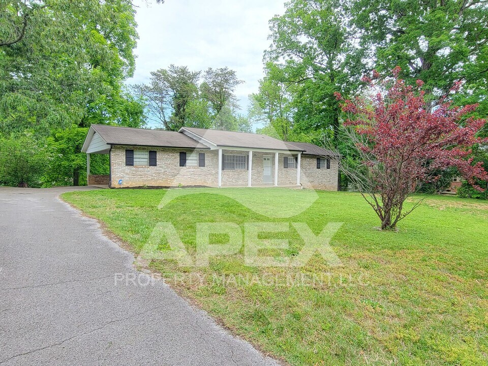 1809 S Hills Dr in Knoxville, TN - Building Photo