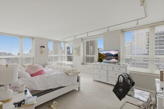 345 N La Salle Dr, Unit 3202 in Chicago, IL - Building Photo - Building Photo